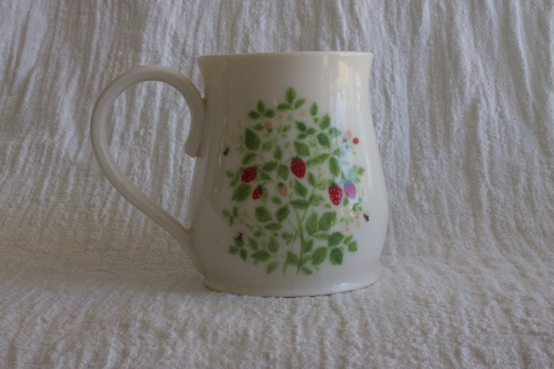 No. 04 Strawberry Garden Mug 250ml