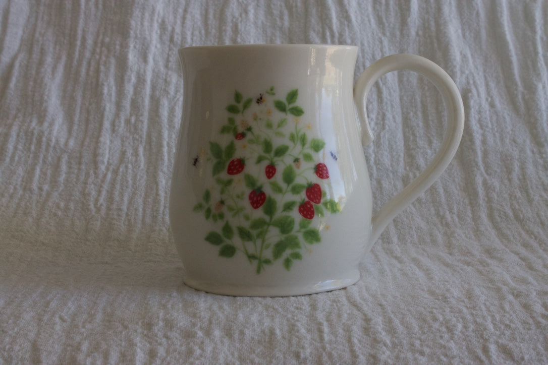 No. 04 Strawberry Garden Mug 250ml